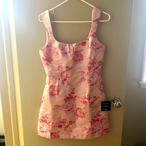 Lulus pink flower dress. Size: small. Never worn